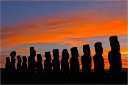 Moai-Sunset.jpg (18612 bytes)