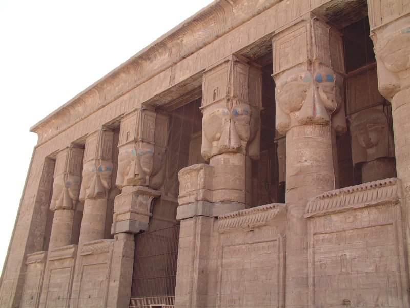 Egypt-Dendera2-sm.jpg (9610 bytes)
