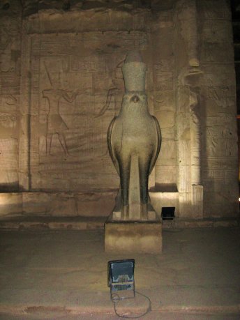 Egypt-Edfu4-sm.jpg (6011 bytes)