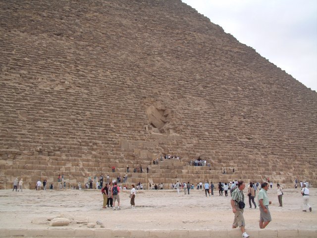 Egypt-Giza-GreatPyramid1-sm.jpg (10128 bytes)