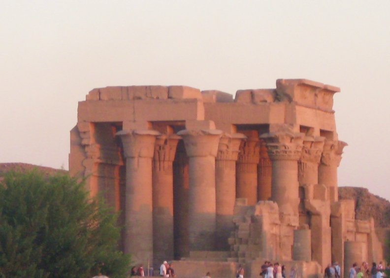 Egypt-KomOmbo3-sm.jpg (6567 bytes)