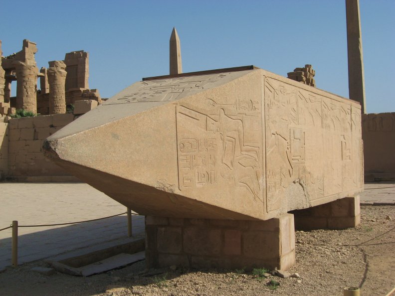 Egypt-Luxor-KarnakTemple10-sm.jpg (8611 bytes)
