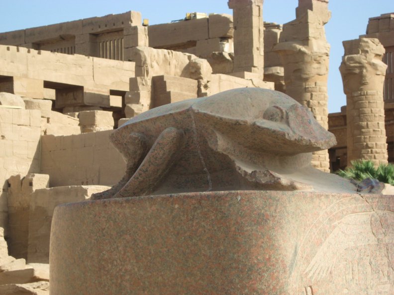 Egypt-Luxor-KarnakTemple12-sm.jpg (10481 bytes)