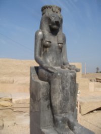 Egypt-Karnak-PrecinctOfMut-Sm.jpg (9163 bytes)