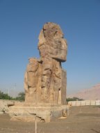 Egypt-Luxor-ColossiMemnon.jpg (5024 bytes)