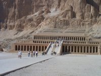 Egypt-Luxor-HatshepsutTemple.jpg (9616 bytes)