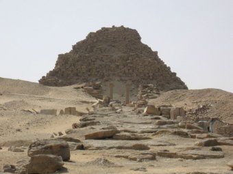 Egypt-Abusir.jpg (17208 bytes)
