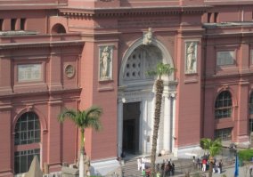 Egypt-Cairo-Museum-Exterior.jpg (16463 bytes)