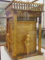 Egypt-CairoMuseum-KingTut-Shrine.jpg (15508 bytes)