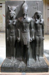 Egypt-CairoMuseum-Menkaure-Hathor-NomeDiety.jpg (17017 bytes)