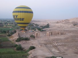 Egypt-Luxor-HotAirBalloonRide-1.jpg (11705 bytes)