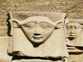 Egypt-Dendera-Hathor.jpg (7963 bytes)