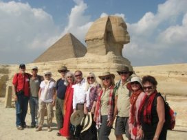Egypt-GizaPlateau-Sphinx-Group-Nov2014.jpg (15351 bytes)