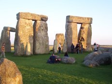England-Stonehenge-Group-2006.jpg (10630 bytes)