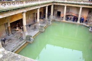 England-Bath-RomanBaths-2.jpg (17738 bytes)