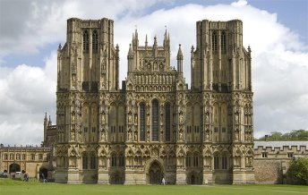 England-Wells-Cathedral.jpg (23933 bytes)