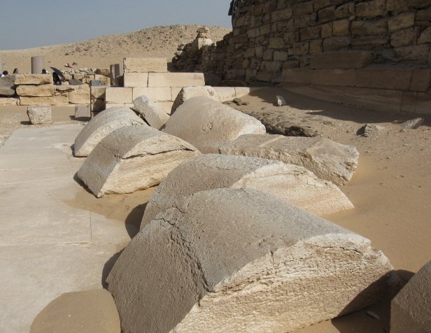 Egypt-Abusir4-sm.jpg (9595 bytes)