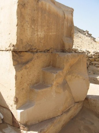 Egypt-Abusir8-sm.jpg (6523 bytes)