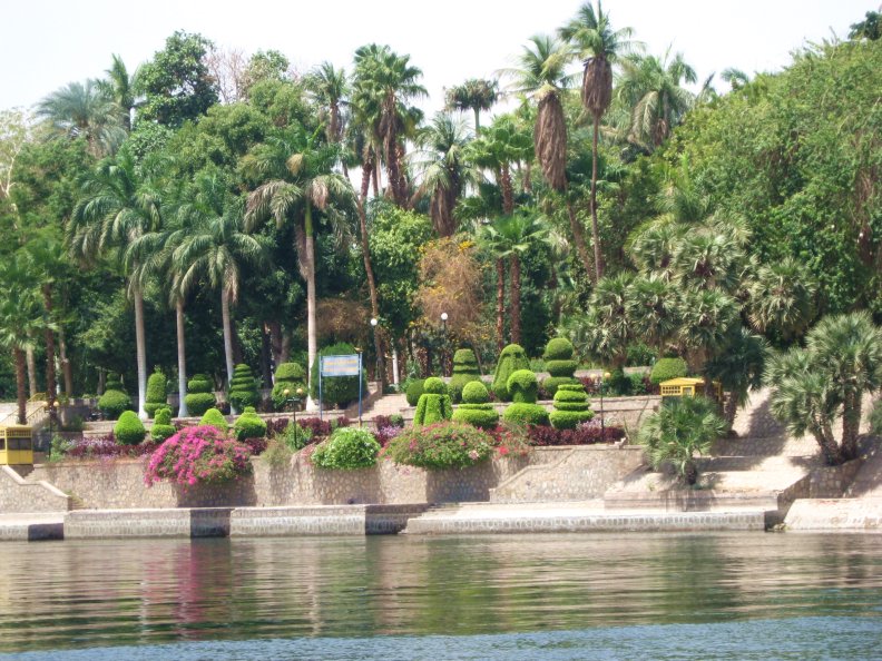 Egypt-Aswan-BotanicalGardens-sm.jpg (14711 bytes)