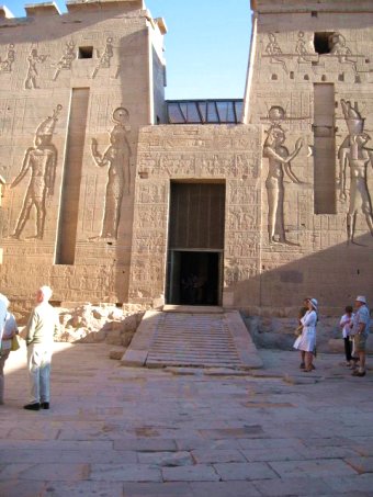 Egypt-Aswan-IsisTemple10-sm.jpg (8395 bytes)