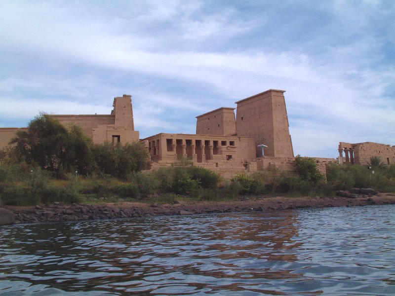 Egypt-Aswan-IsisTemple4-sm.jpg (9153 bytes)