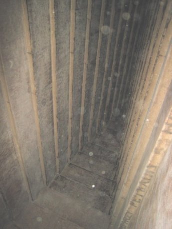 Egypt-Dashur-RedPyramid-Ceiling3-sm.jpg (5789 bytes)