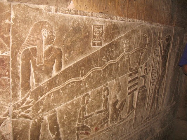 Egypt-Dendera14-sm.jpg (11425 bytes)