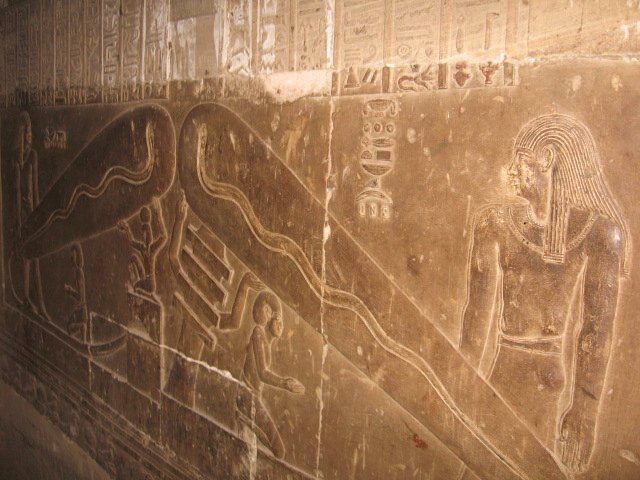 Egypt-Dendera17-sm.jpg (10135 bytes)