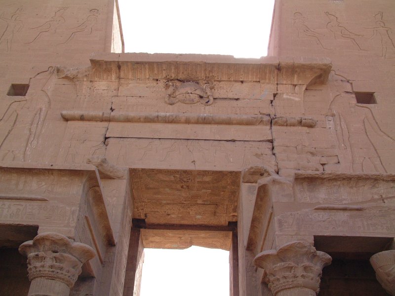 Egypt-Edfu6-sm.jpg (7785 bytes)