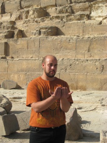 Egypt-Giza1-YousefAwyan-sm.jpg (9094 bytes)