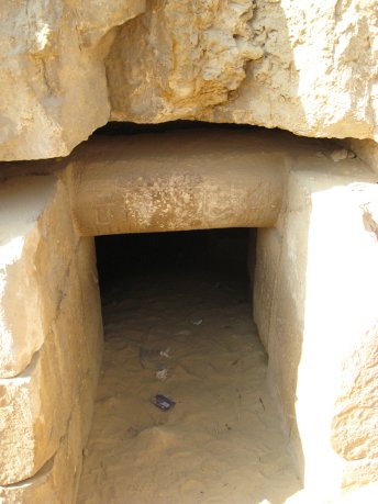 Egypt-Giza4-CrystalCave1-sm.jpg (6845 bytes)