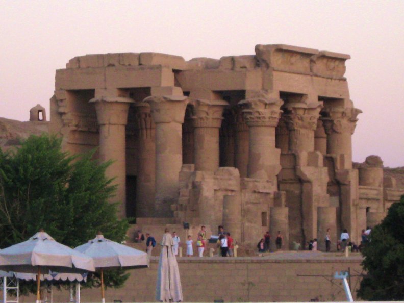 Egypt-KomOmbo4-sm.jpg (9054 bytes)