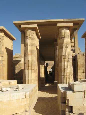 Egypt-Sakkara2-sm.jpg (7993 bytes)