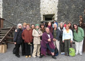 Ireland-Newgrange-Group2011.jpg (24654 bytes)