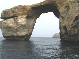Malta-AzureWindow.jpg (14521 bytes)