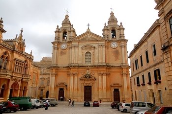 Malta-Mdina-Cathedral.jpg (25883 bytes)