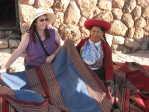 Peru-Chinchero-Weaver.jpg (20940 bytes)