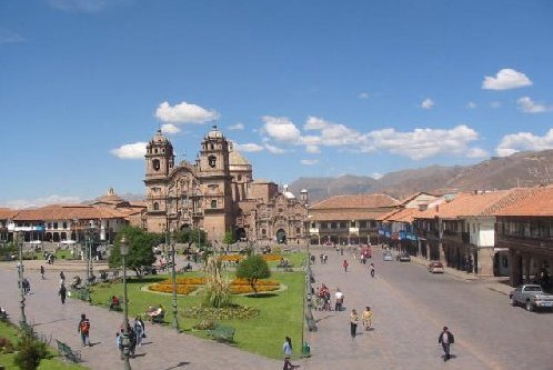 Peru-Cusco-MainPlaza-2.jpg (37174 bytes)