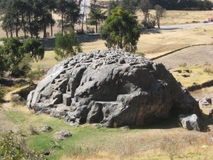 Peru-Cusco-Sacsayhuaman-LaChincanaGrande-Aug2013.jpg (25745 bytes)