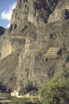 Peru-Ollantaytambo-6-Tanupa.jpg (26942 bytes)