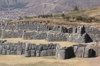 PeruSacsayhuaman.jpg (23342 bytes)