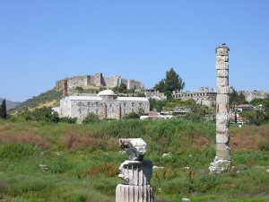 Turkey-Ephesus_Temple-Artemis-2.jpg (16802 bytes)