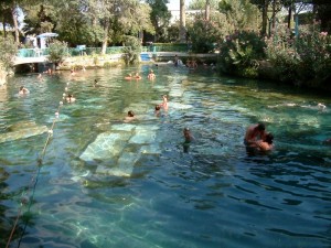 Turkey-Pamukkale-1.jpg (30269 bytes)